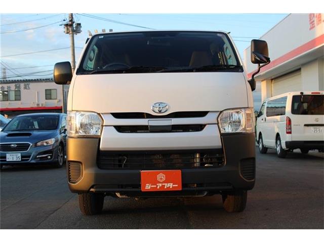 Toyota Hiace Van 9