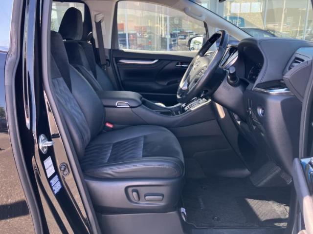Toyota Vellfire 2