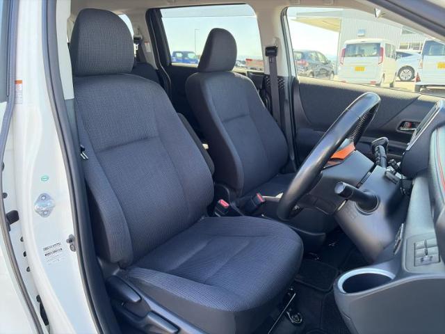 Toyota Sienta 2