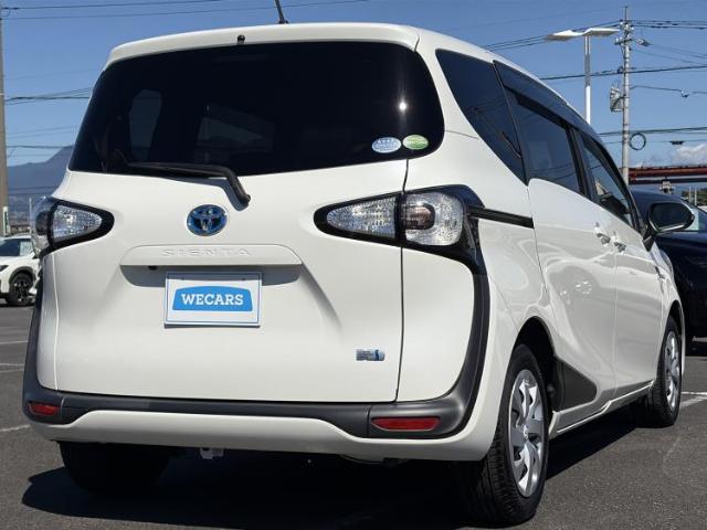 Toyota Sienta 6