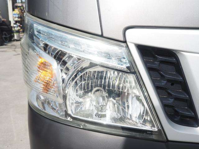 Nissan NV350 Caravan 11