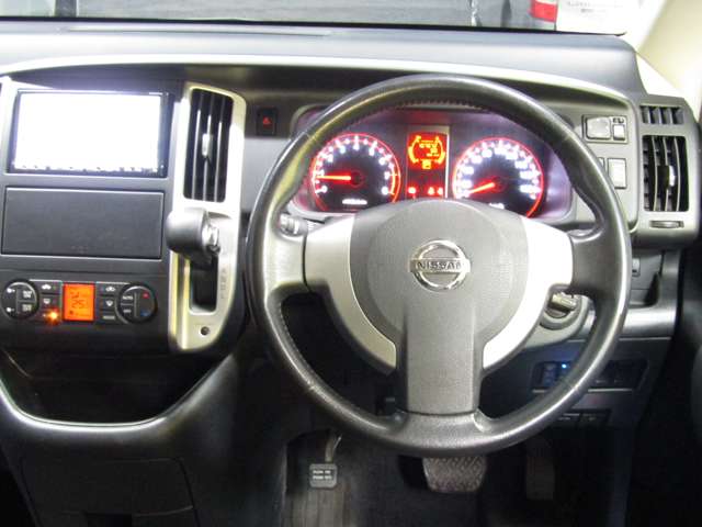 Nissan Serena 5