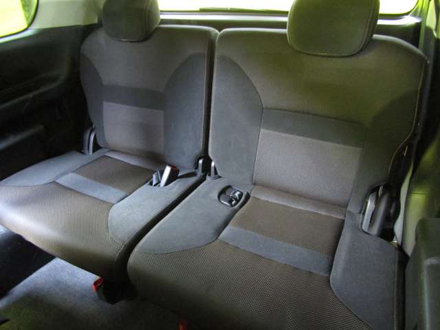 Nissan Serena 8