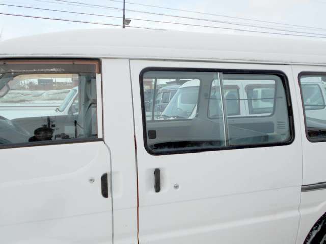 Nissan Vanette 4
