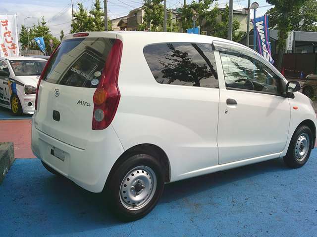 Daihatsu Mira 4