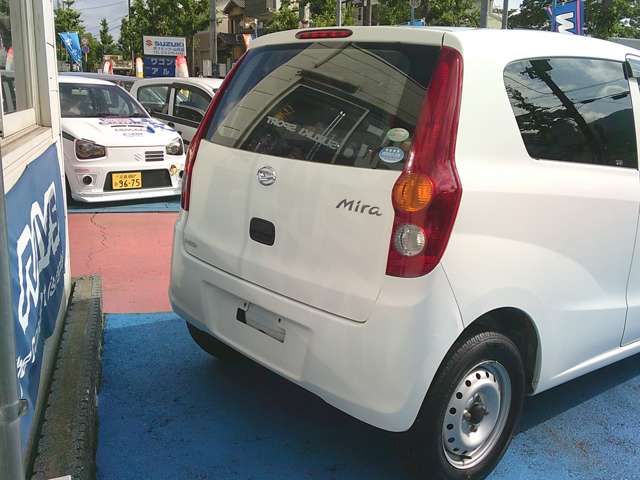 Daihatsu Mira 5