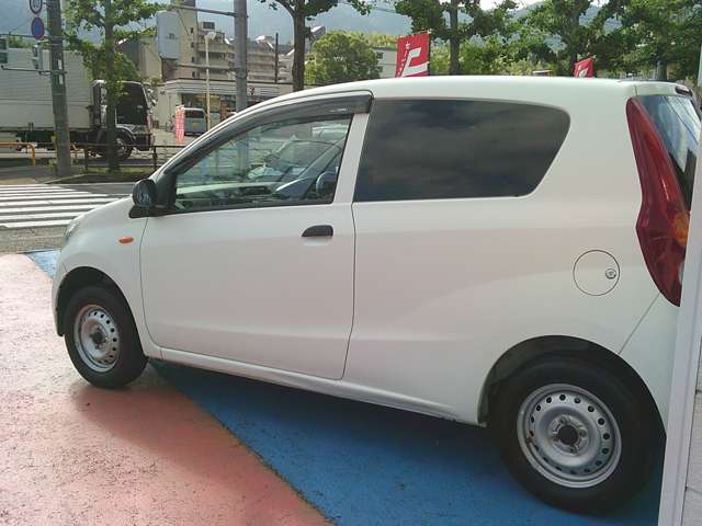 Daihatsu Mira 6