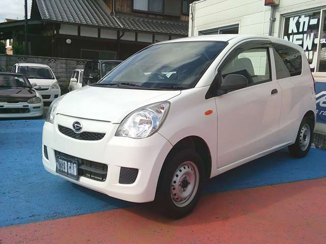 Daihatsu Mira 8