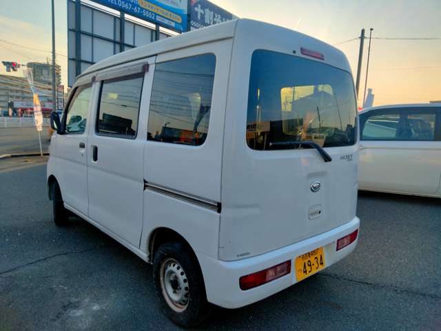 Daihatsu Hijet Cargo 4