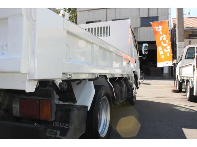 Isuzu Elf 6