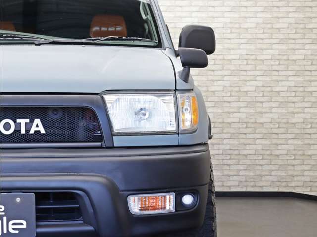 Toyota Hilux Surf 11