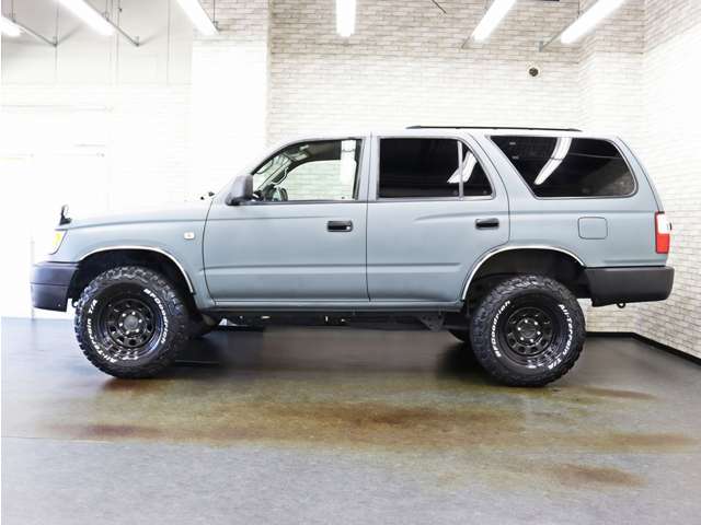 Toyota Hilux Surf 2