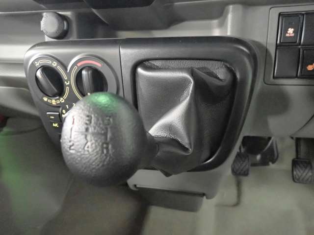 Nissan NV100 Clipper 12