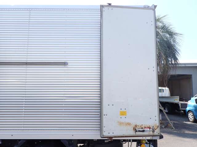 Isuzu Elf 12