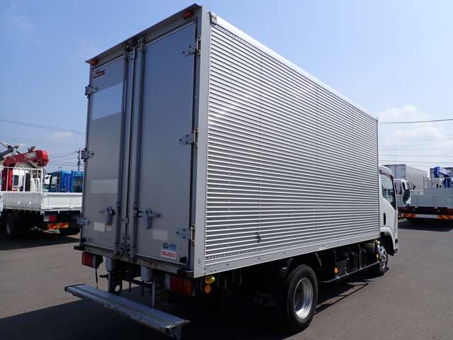 Isuzu Elf 7
