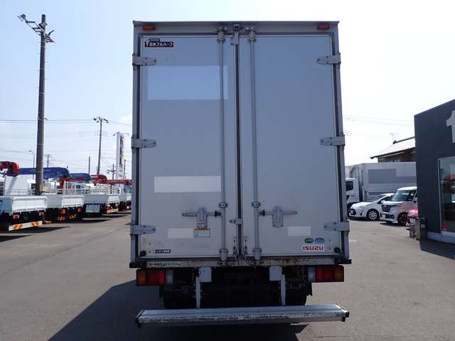Isuzu Elf 8
