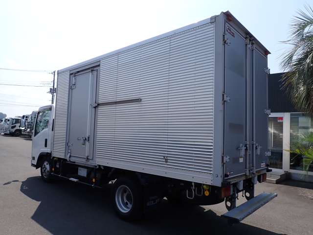 Isuzu Elf 9