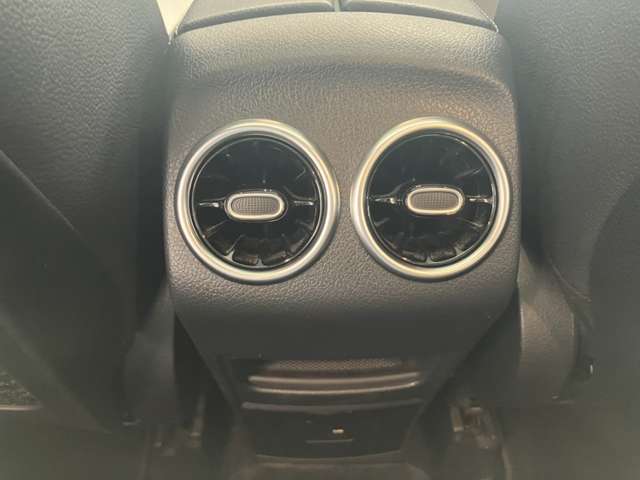 Mercedes-Benz GLB 10