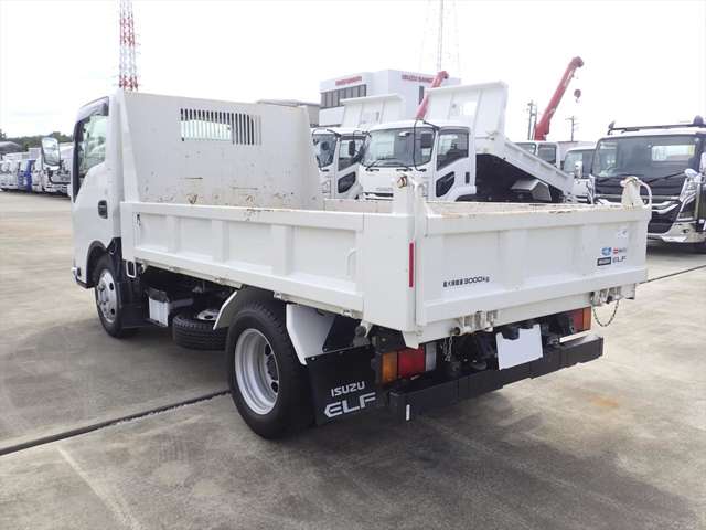 Isuzu Elf 4