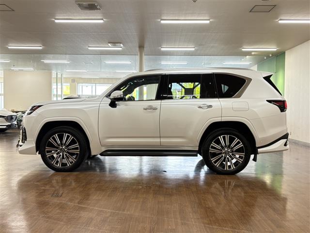 Lexus LX 11