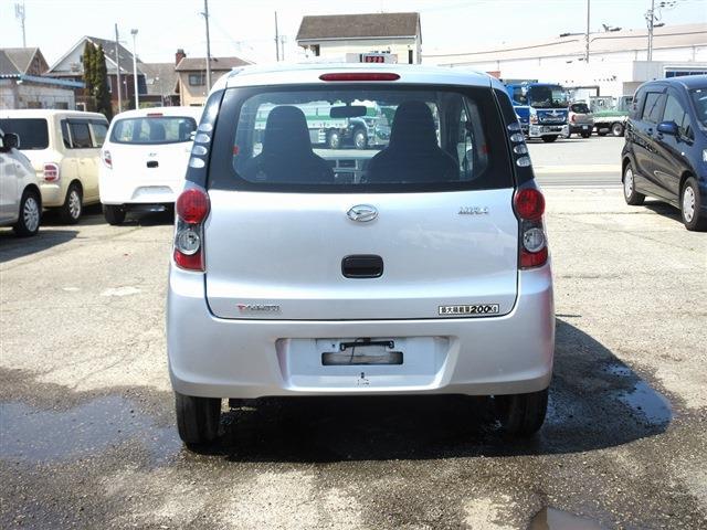 Daihatsu Mira 6