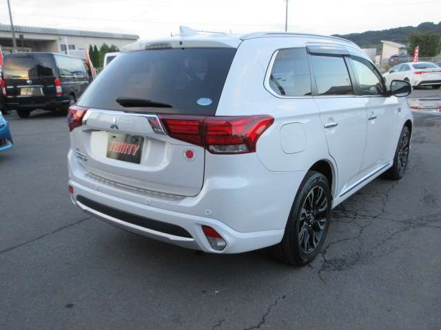 Mitsubishi Outlander PHEV 7