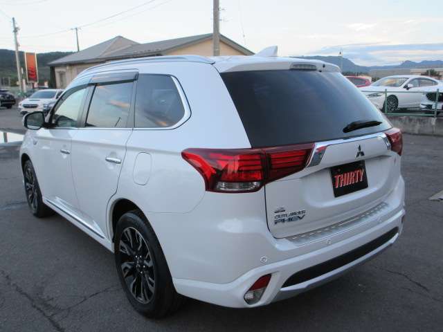 Mitsubishi Outlander PHEV 9