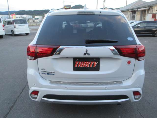 Mitsubishi Outlander PHEV 10