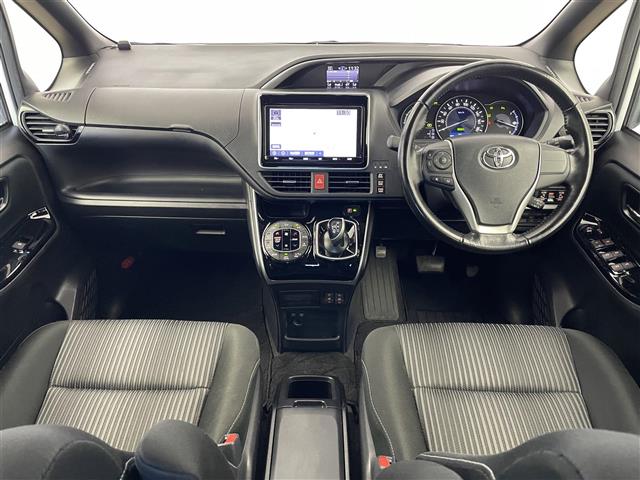 Toyota Voxy 6