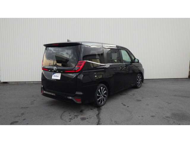 Toyota Noah 9