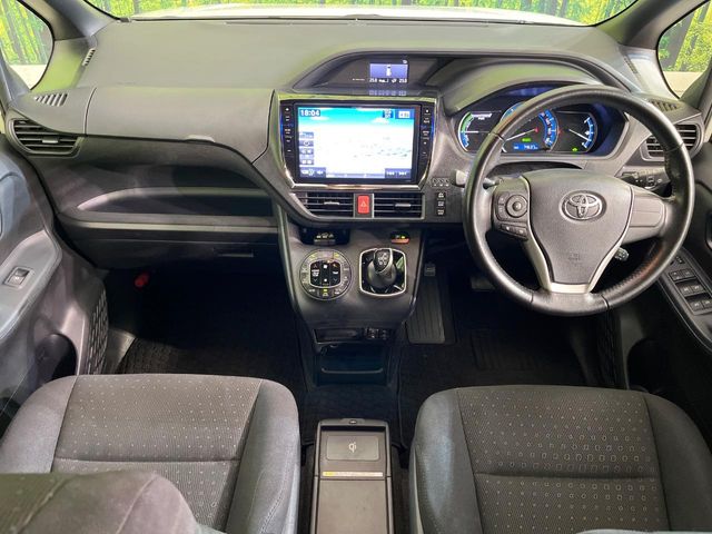Toyota Voxy 2