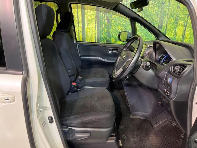 Toyota Voxy 8