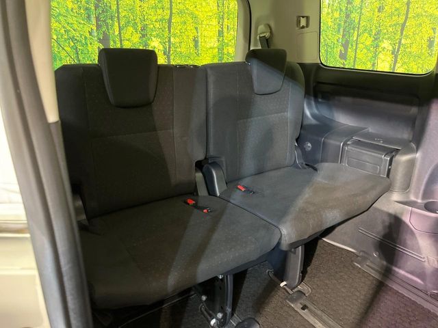 Toyota Voxy 10