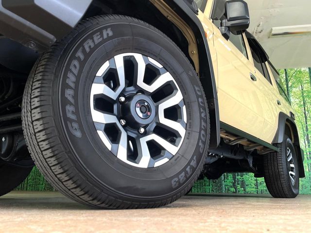 Toyota Land Cruiser 70 9