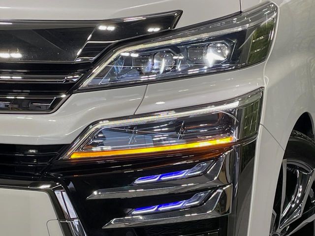 Toyota Vellfire 13