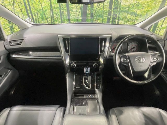 Toyota Vellfire 3