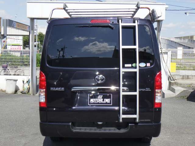 Toyota Hiace Van 11