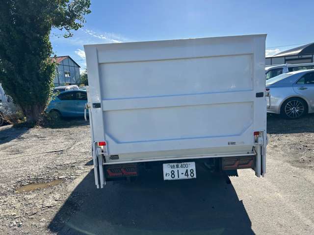 Isuzu Elf 10