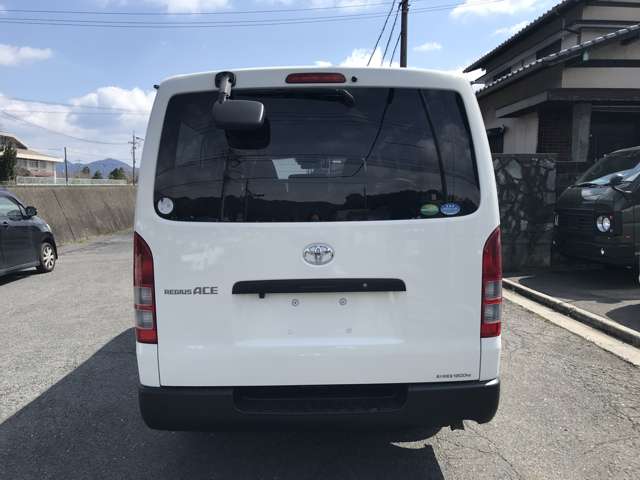 Toyota Regius Ace 9