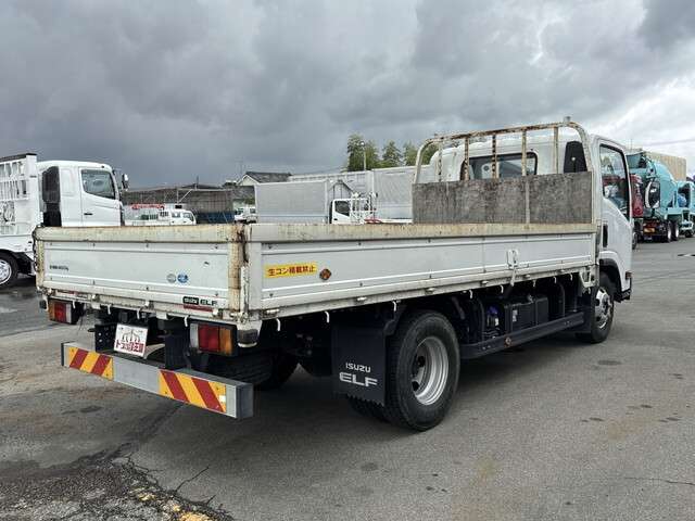 Isuzu Elf 4