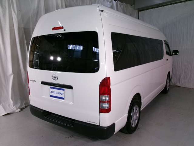 Toyota Regius Ace 7