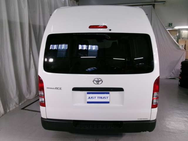 Toyota Regius Ace 8