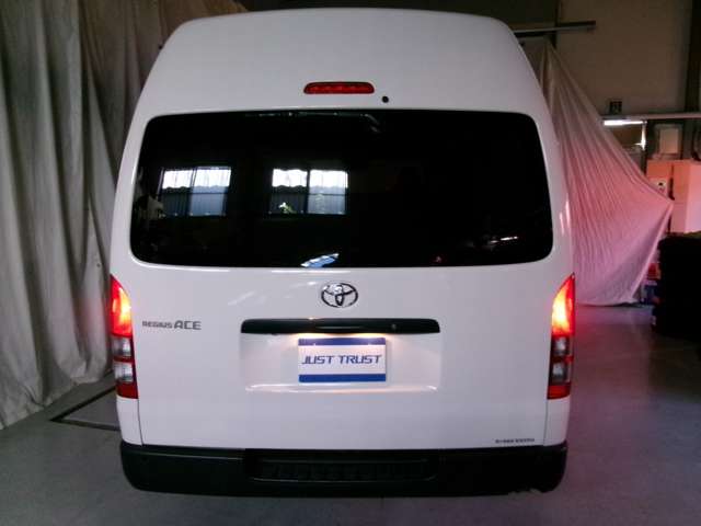 Toyota Regius Ace 9