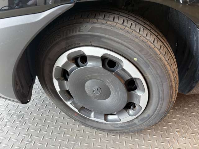 Toyota Sienta 12