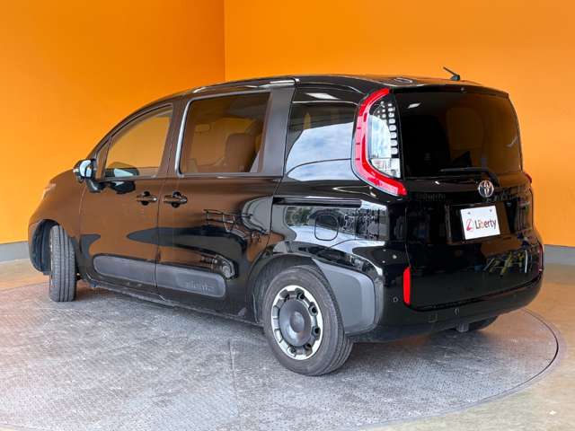 Toyota Sienta 6