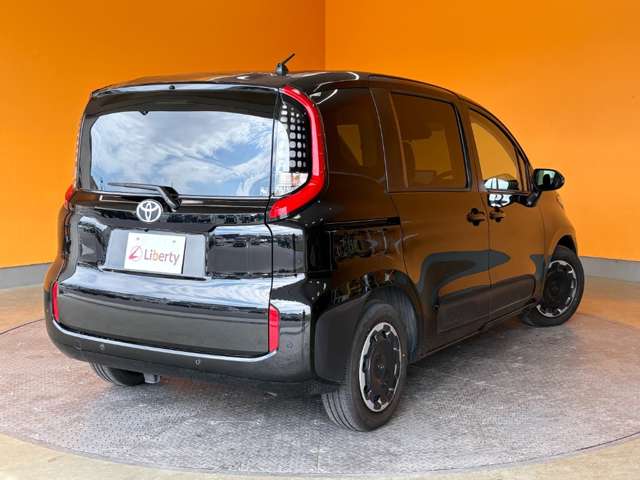 Toyota Sienta 8