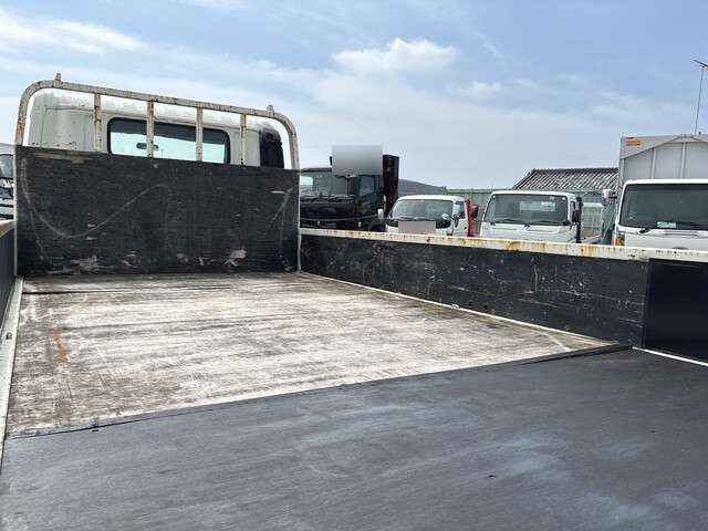 Hino Dutro 9