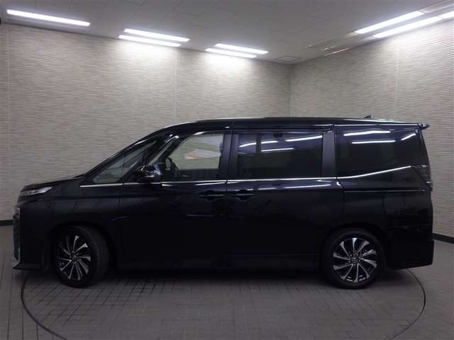 Toyota Voxy 6