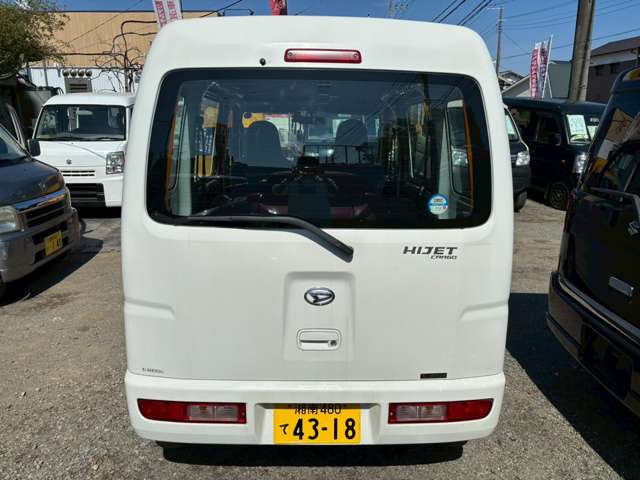 Daihatsu Hijet Cargo 6