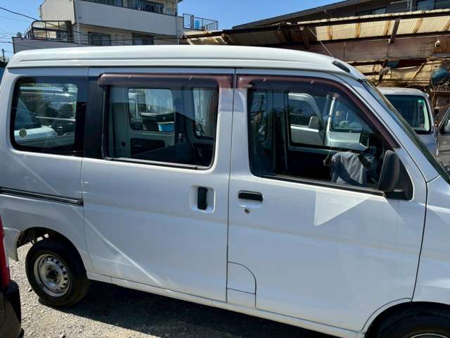 Daihatsu Hijet Cargo 7
